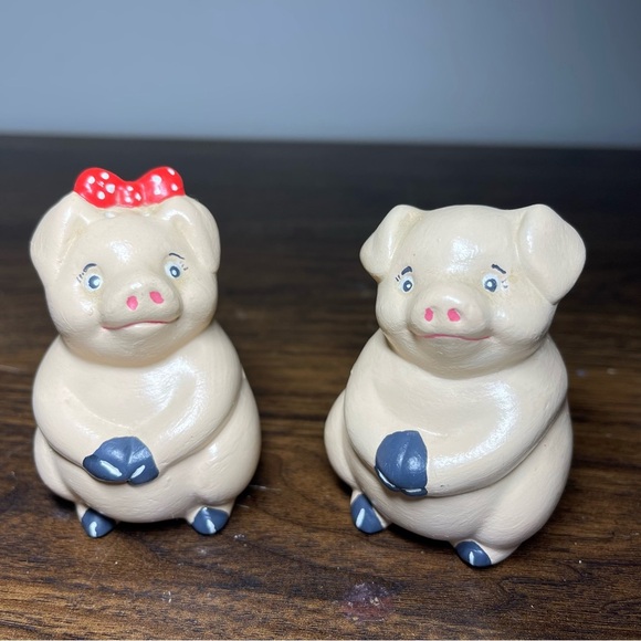 Vintage Anthropomorphic Pig Ceramic Salt & Pepper Shakers  - No Corks - Picture 1 of 5